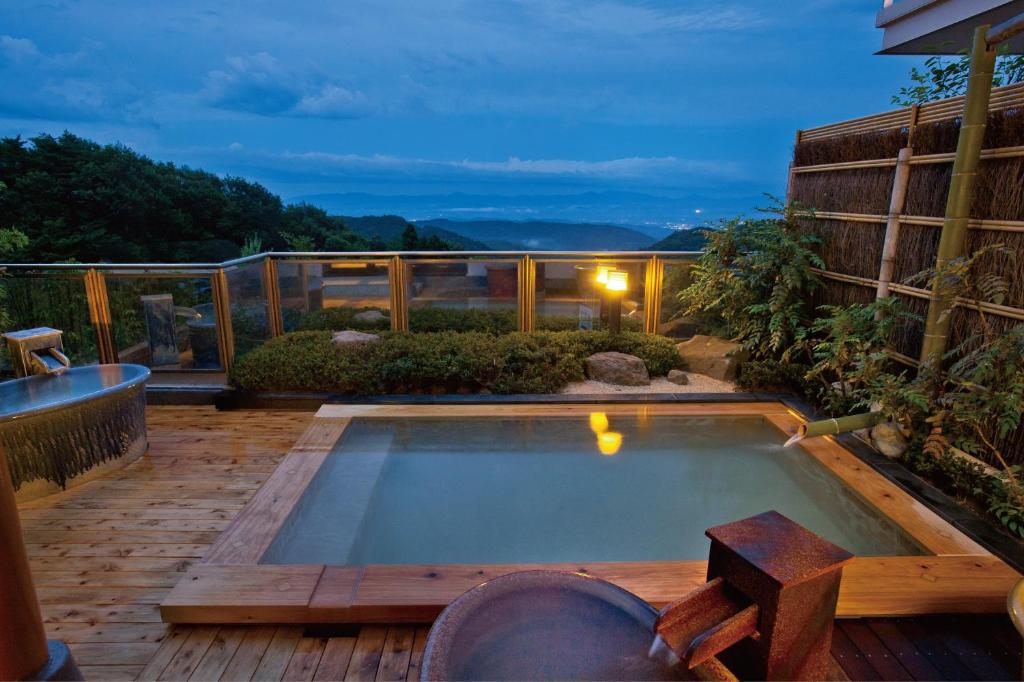 Kounkaku Outdoor Onsen View