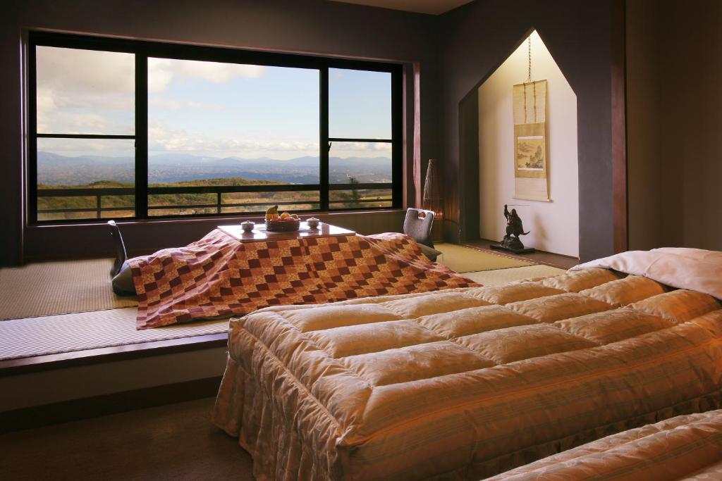 Kounkaku Room With Tatami And Mountain View