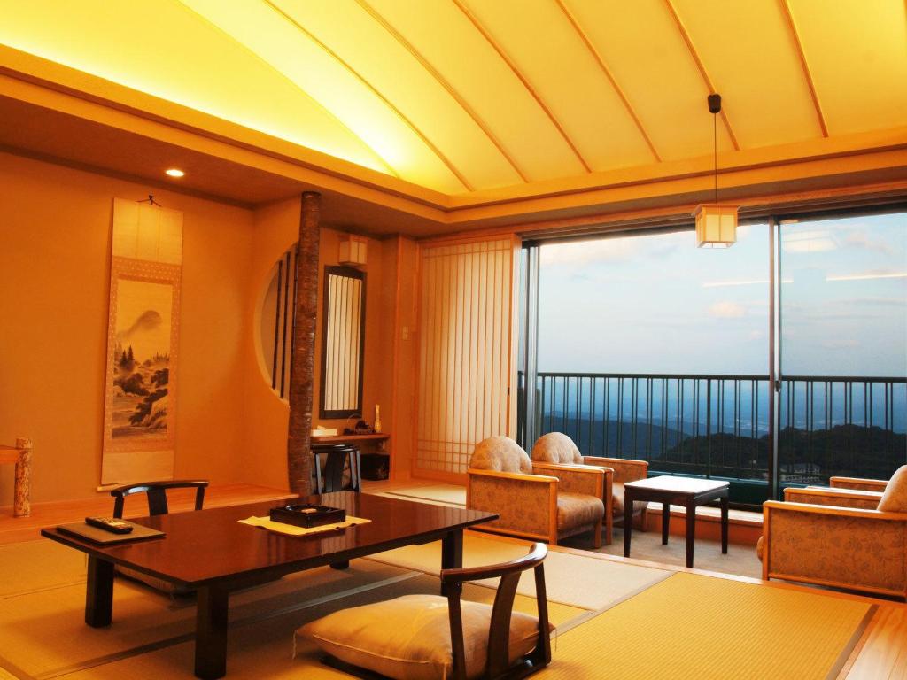 Kounkaku Ryokan Tatami Room View