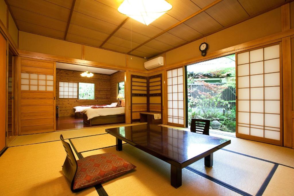 Kurokawa Onsen Okunoyu Tatami Room Garden View