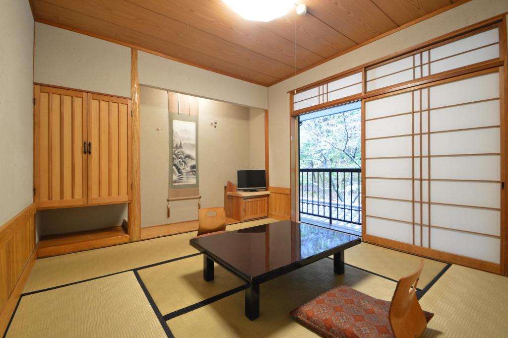 Kurokawa Onsen Okunoyu Tatami Room Shoji