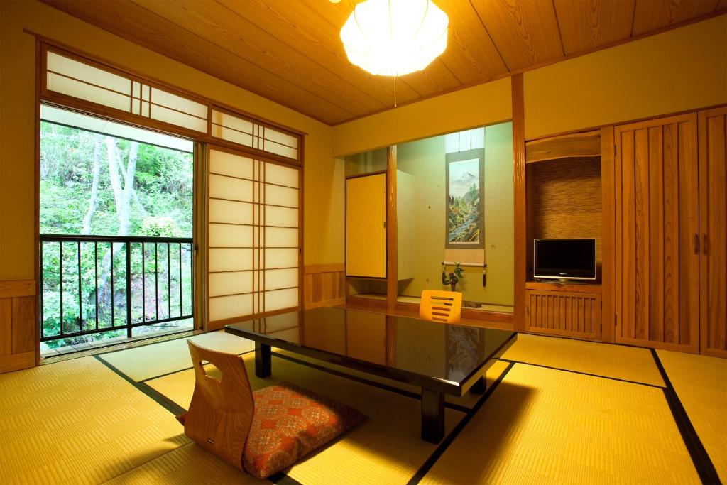 Kurokawa Onsen Okunoyu Tatami Room