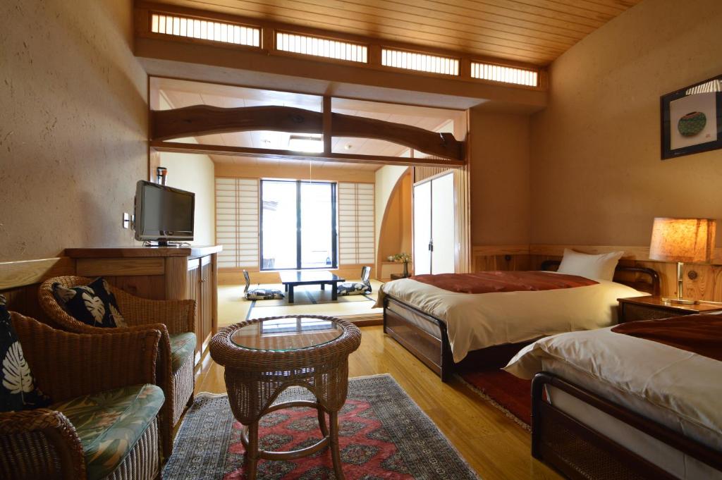Kurokawa Onsen Okunoyu Twin Room Tatami
