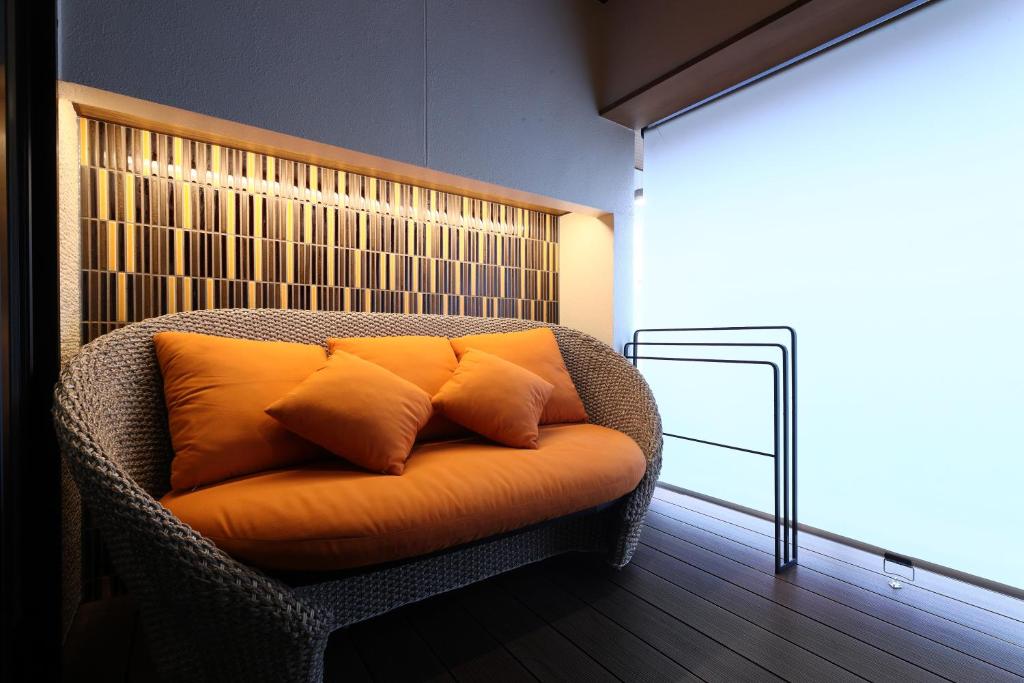 Kusatsu Hot Spring Hotel Takamatsu Orange Sofa