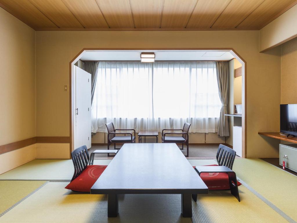 Kusatsu Onsen Hotel Ichii Tatami Room Chairs Table