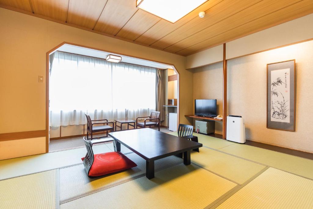 Kusatsu Onsen Hotel Ichii Tatami Room Table Chairs