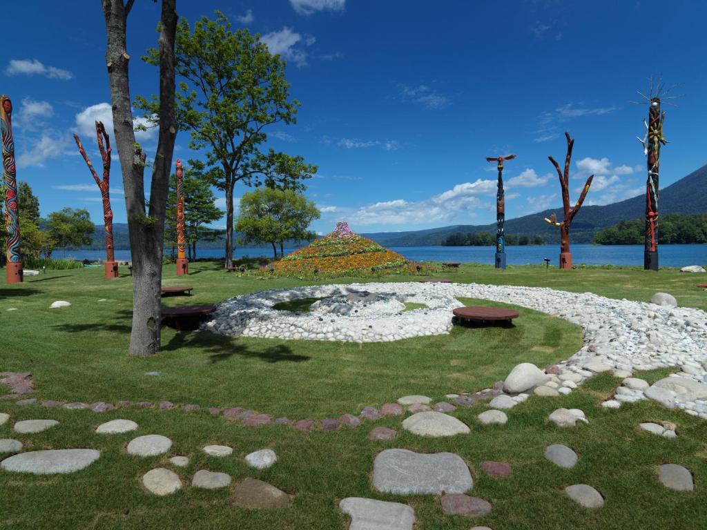 Lake Akan Tsuruga Wings Garden Totem Poles