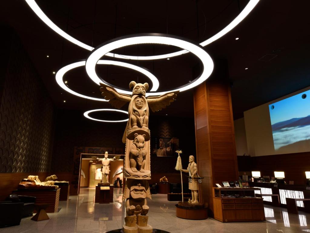 Lake Akan Tsuruga Wings Lobby Art