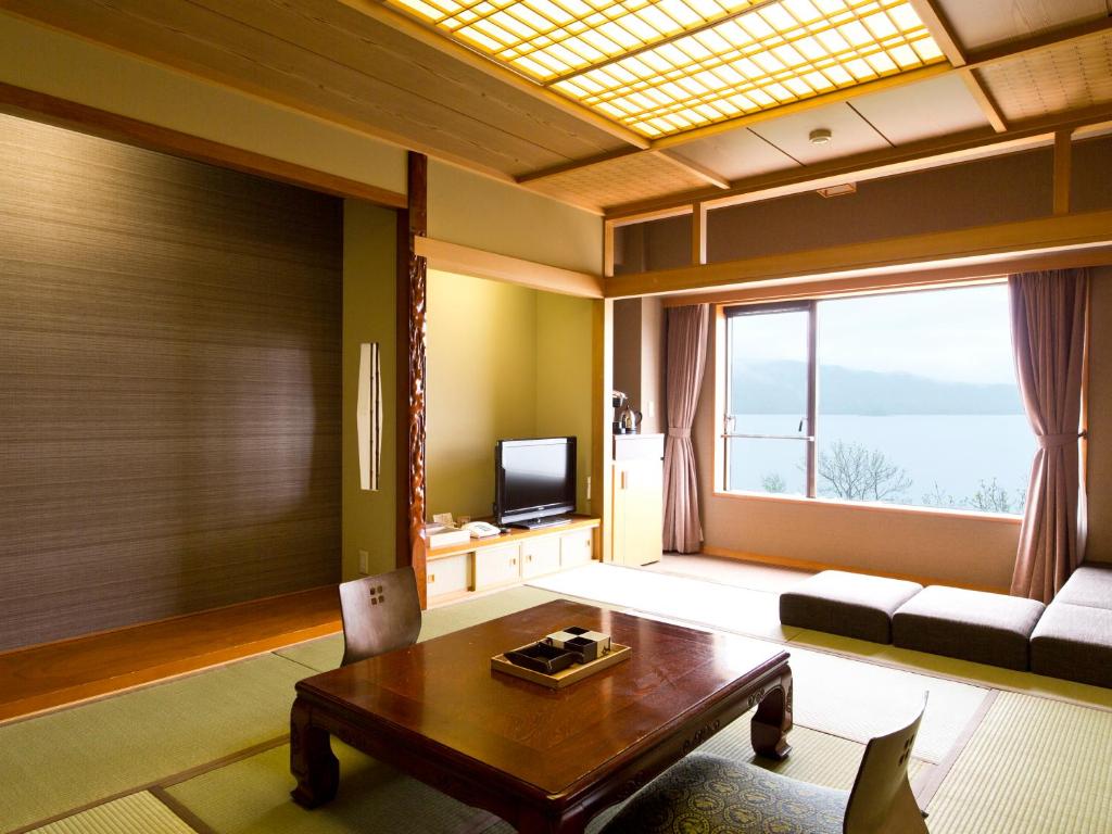 Lake Akan Tsuruga Wings Tatami Room Lake View