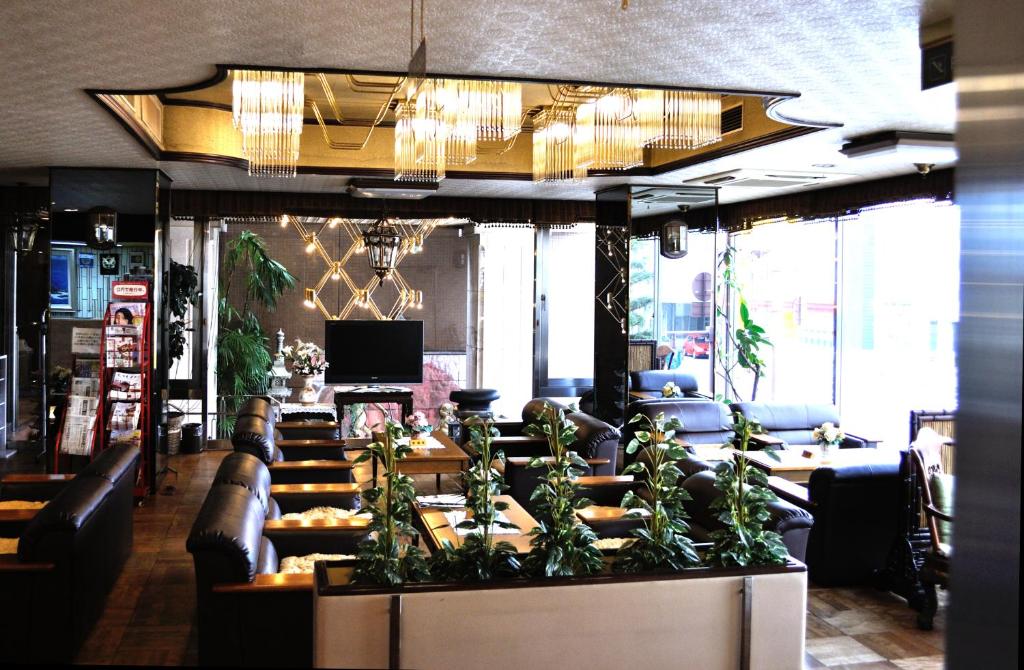 Los Inn Lobby Seating Area