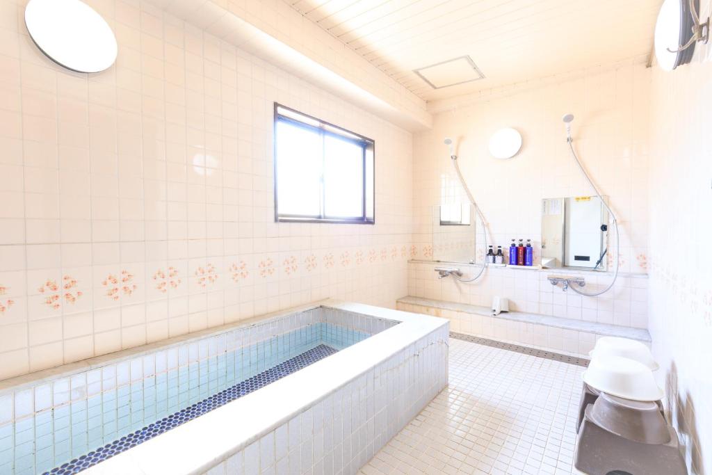 Los Inn Onsen Bathroom