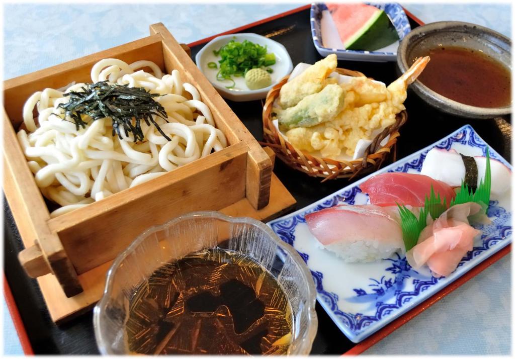 Los Inn Traditional Japanese Meal