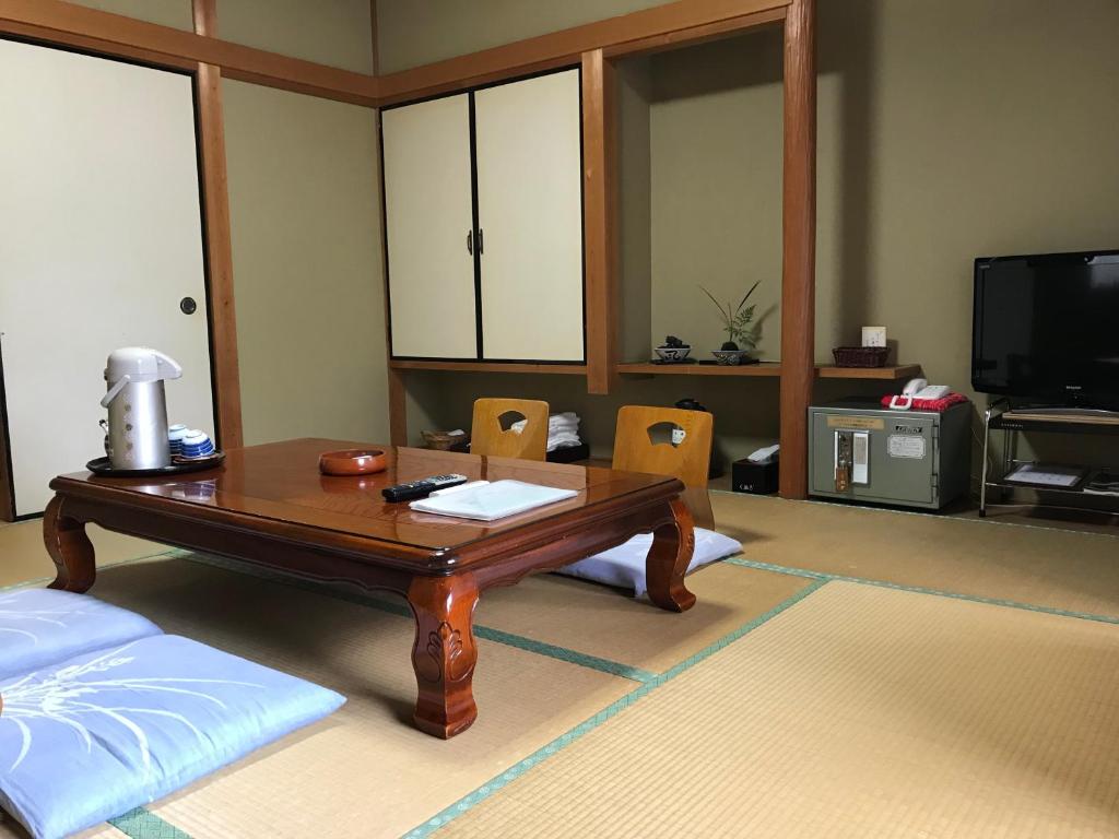 Magokoro No Yado Marui Ryokan Tatami Room Tea Set