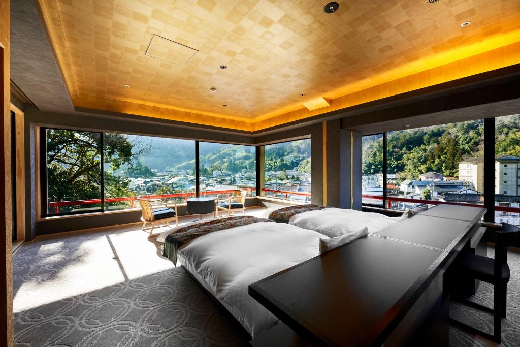 Mansuiro Ryokan Room Mountain View