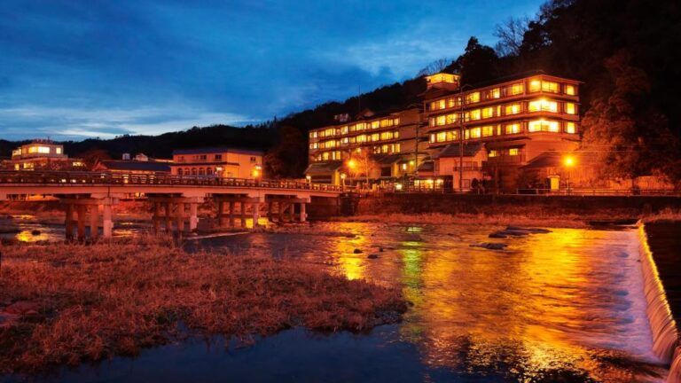 Mansuirou Night Exterior View