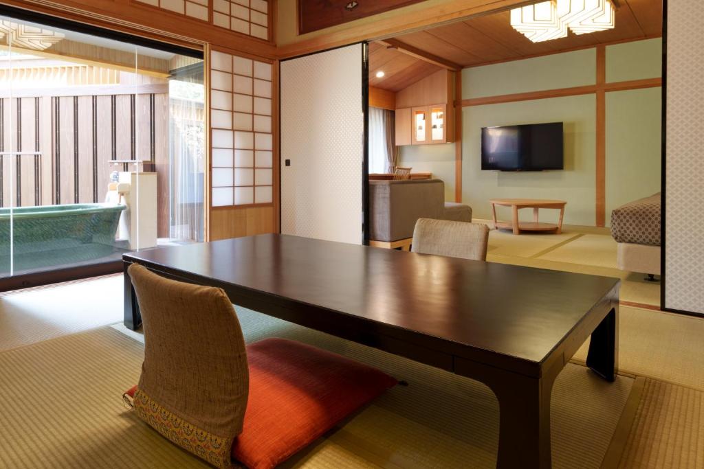 Matsudaya Hotel Tatami Room Garden View