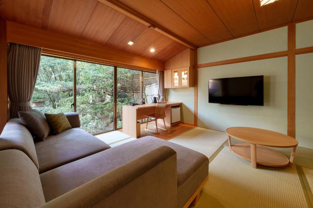 Matsudaya Hotel Tatami Room View Sofa Desk