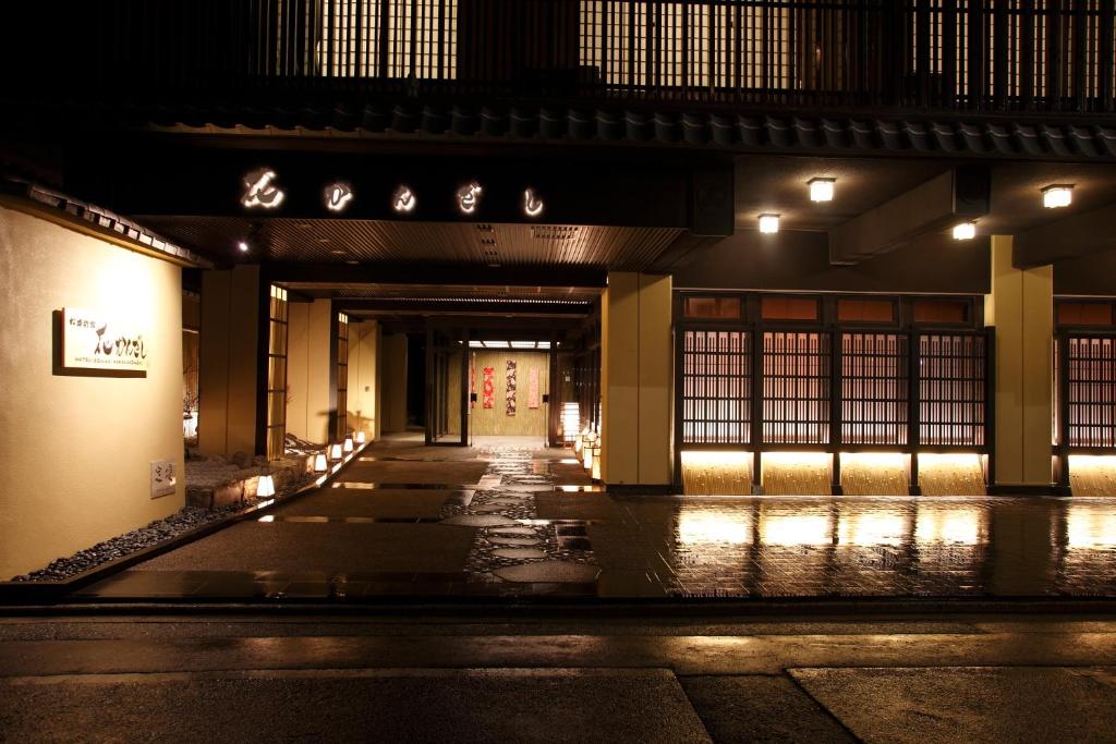 Matsui Bekkan Hanakanzashi Entry Exterior Night