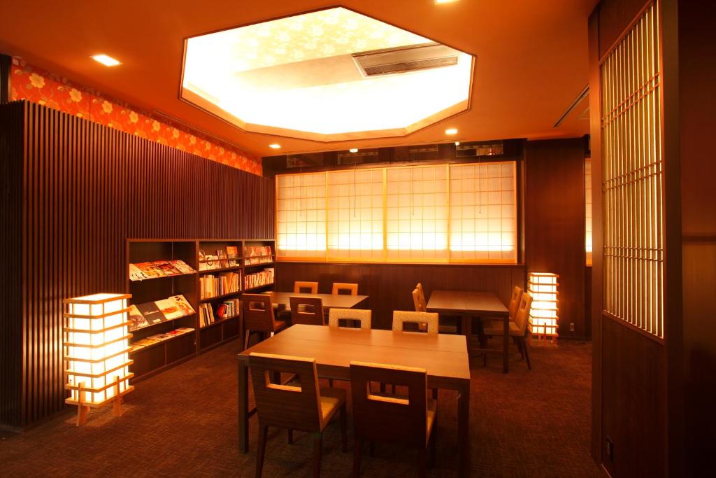Matsui Bekkan Hanakanzashi Library Room