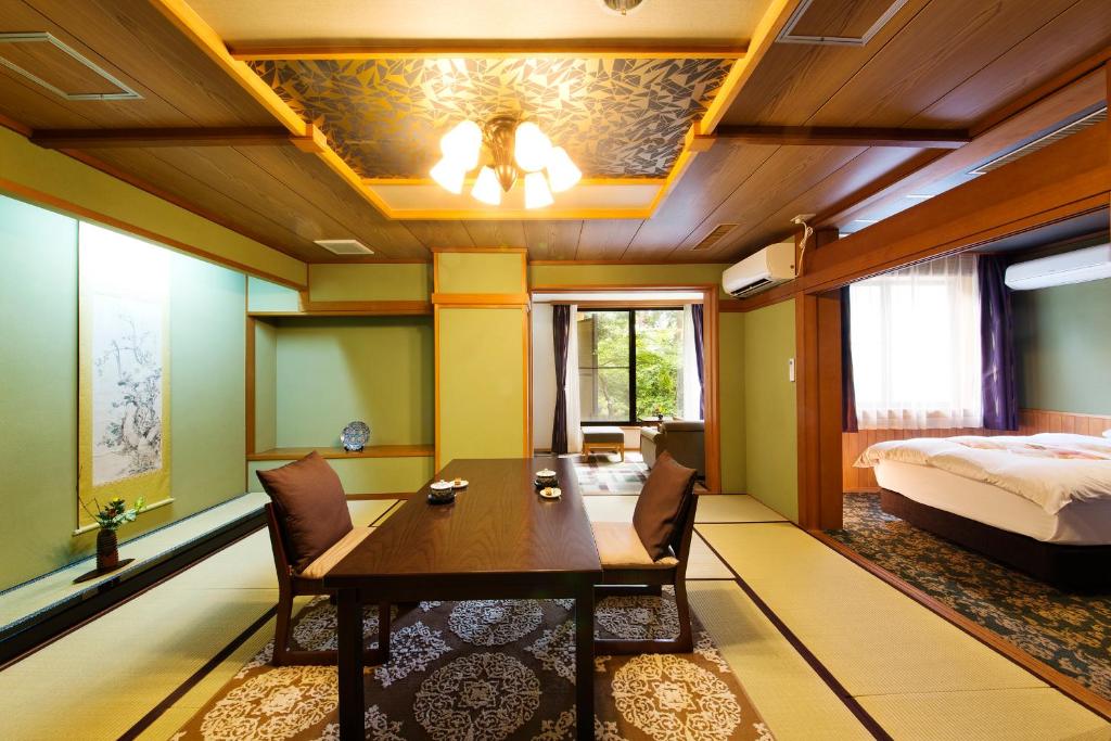 Matsusaki Ryokan Tatami Room
