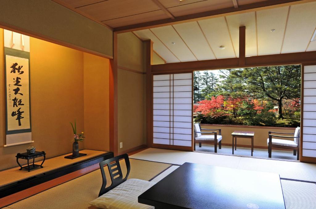 Matsusaki Tatami Room Garden View