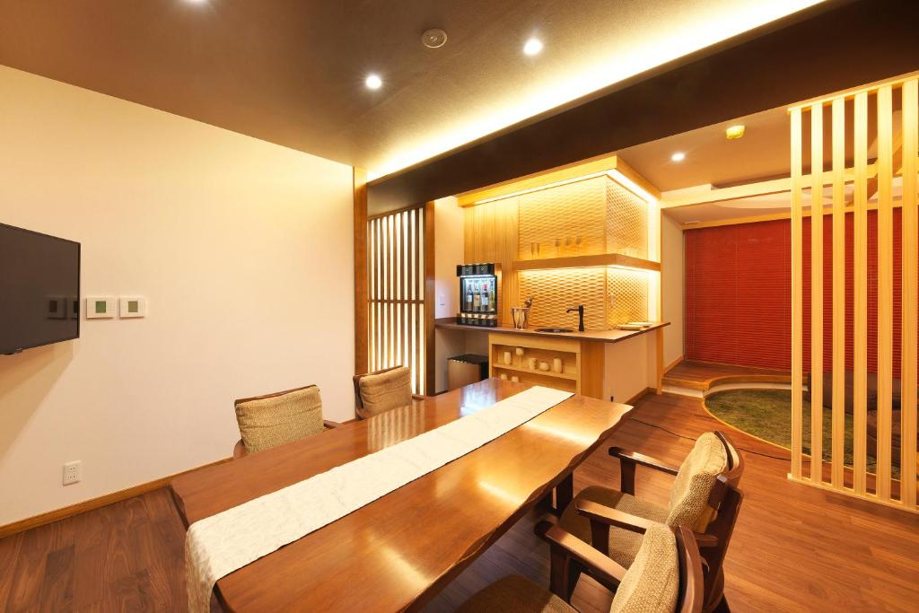 Meitei No Yado Hotel Koshien Dining Area