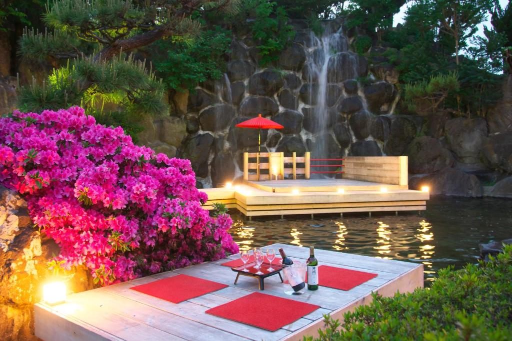 Meitei No Yado Hotel Koshien Garden Deck Waterfall