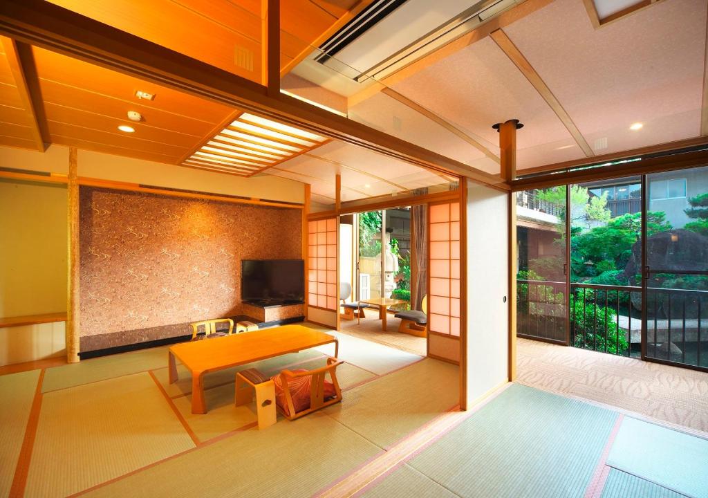 Meitei No Yado Hotel Koshien Tatami Room Garden View