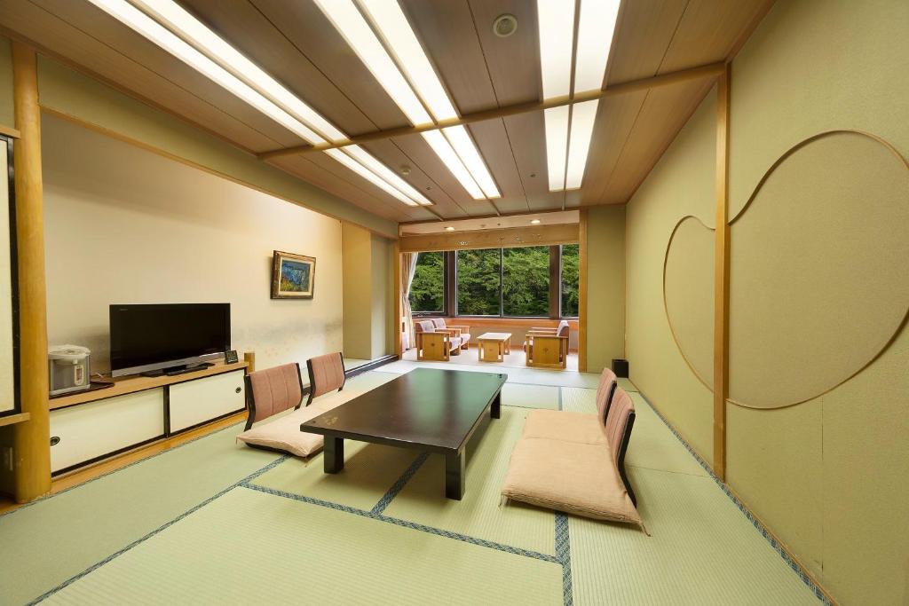 Minakami Hotel Juraku Tatami Room Tea Table