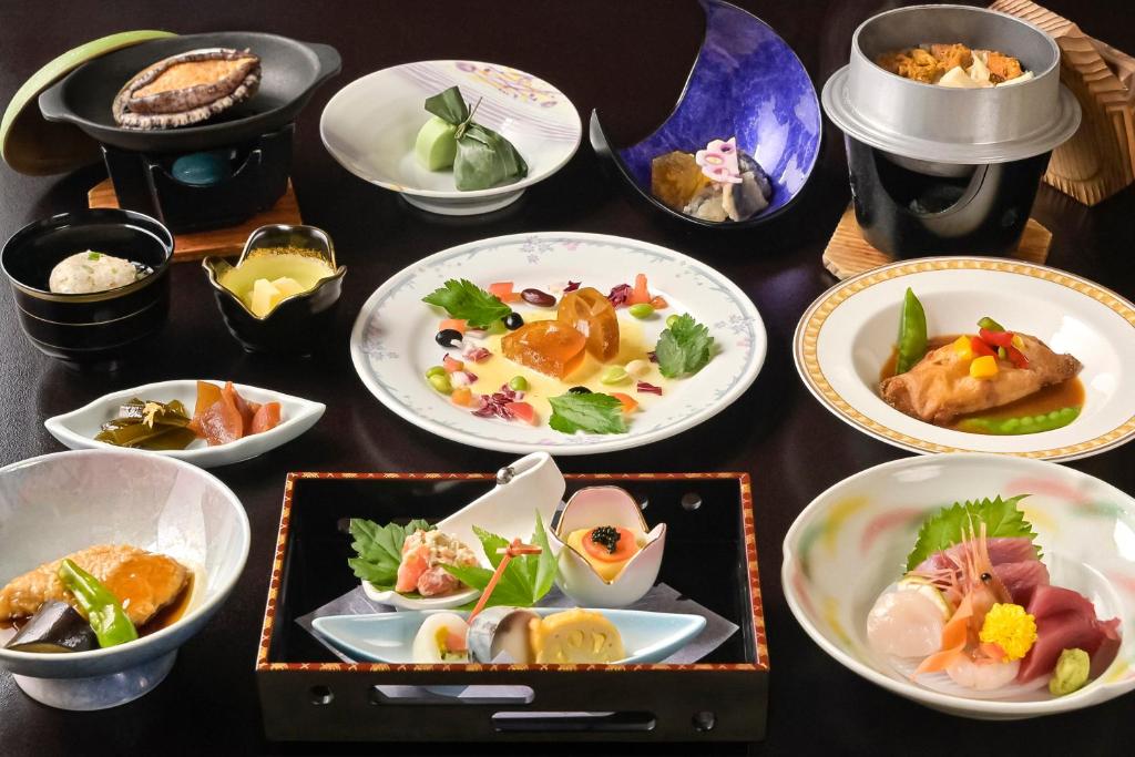 Minami Sanriku Hotel Kanyo Kaiseki Dining