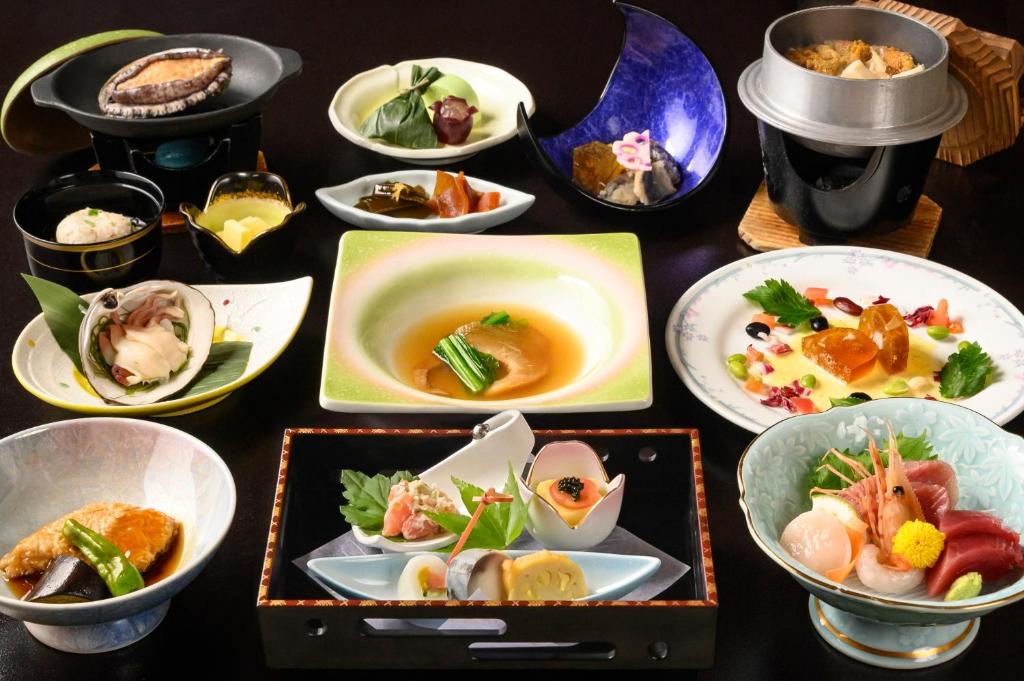 Minami Sanriku Hotel Kanyo Kaiseki Dishes