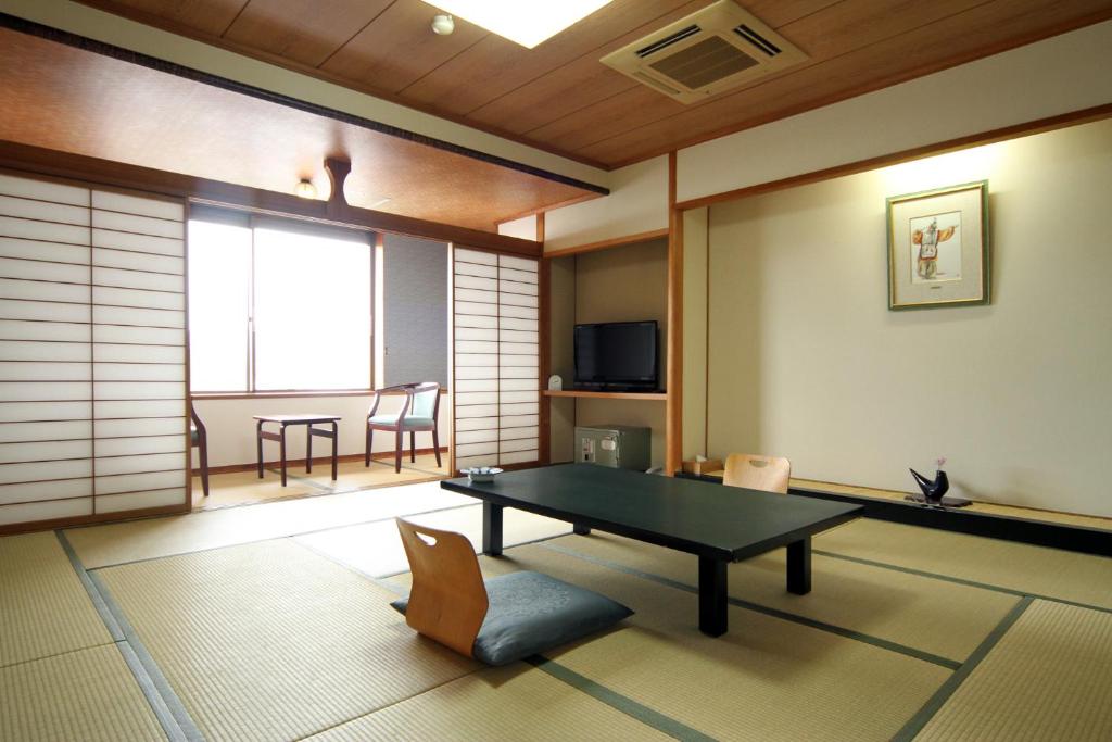 Miyajima Hotel Makoto Tatami Room Tea Table