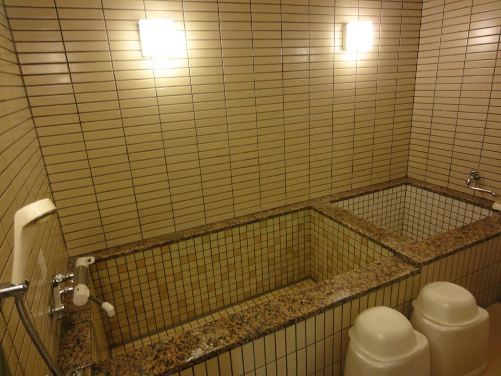 Miyajima Hotel Makoto Tiled Bathroom