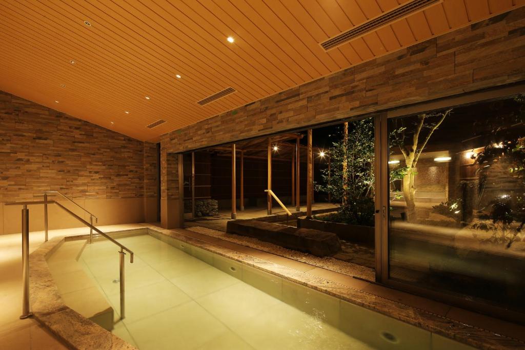 Monjusou Japanese Resort Indoor Onsen