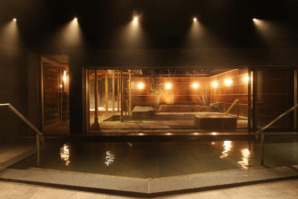 Monjusou Japanese Resort Outdoor Onsen