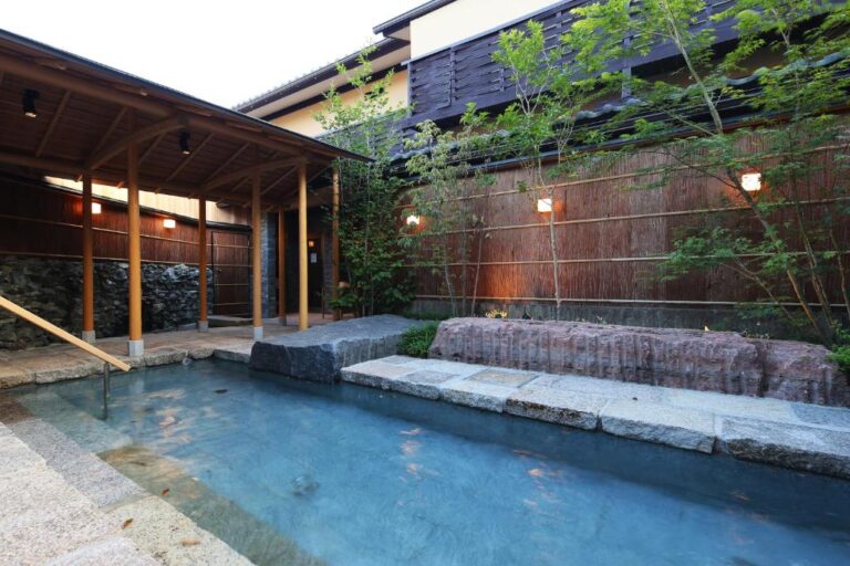 Monjusou Japanese Resort Outdoor Onsen