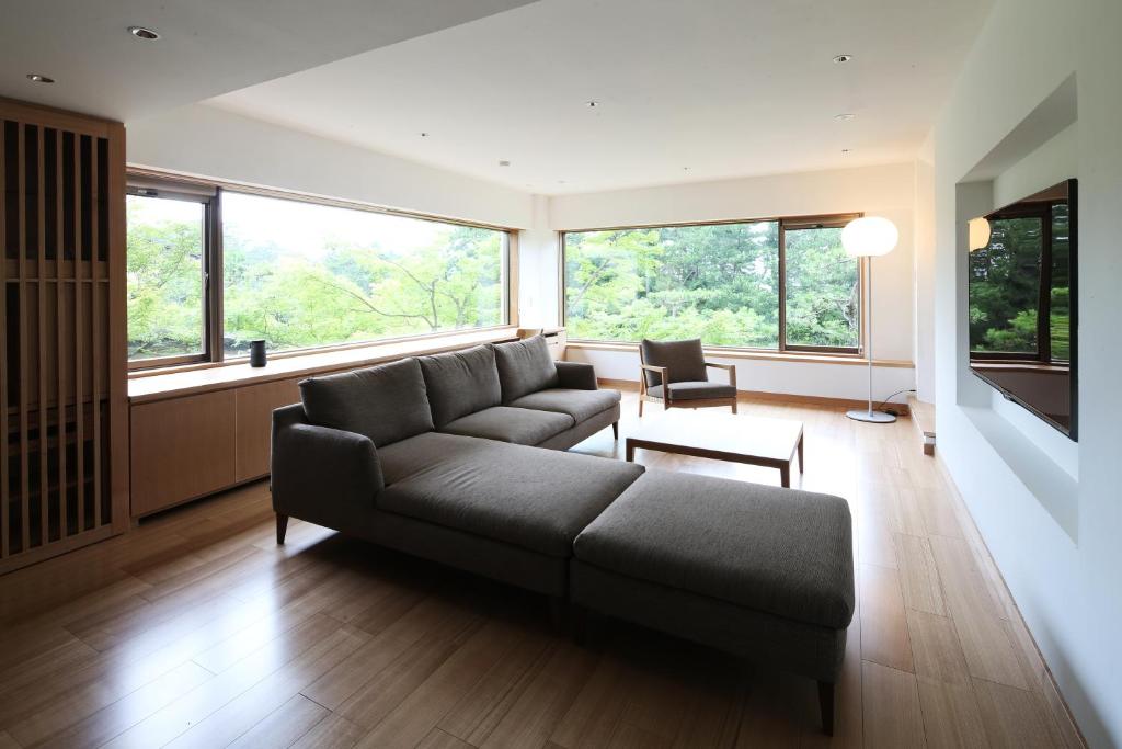Monjusoujapaneseresort Modern Living Room