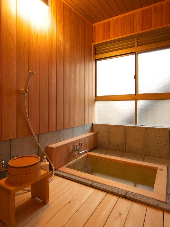Musashino Bekkan Onsen Tub