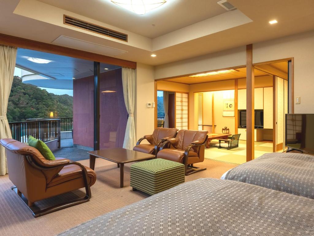 Nakanoshima Living Bedroom Tatami View