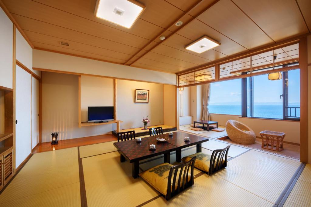 Nambuyakaisenkaku Oceanview Tatami Room