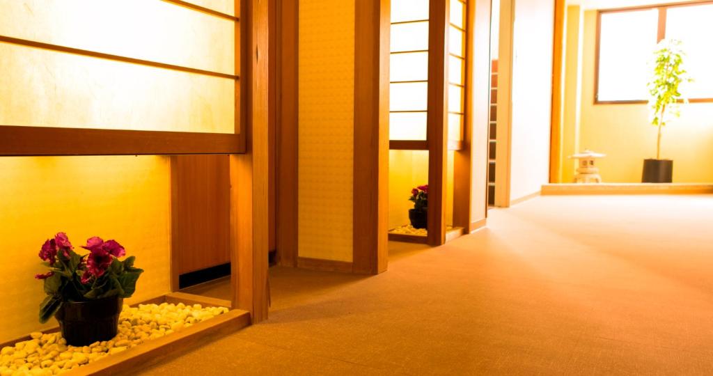 Nara Hakushikaso Hallway Plants