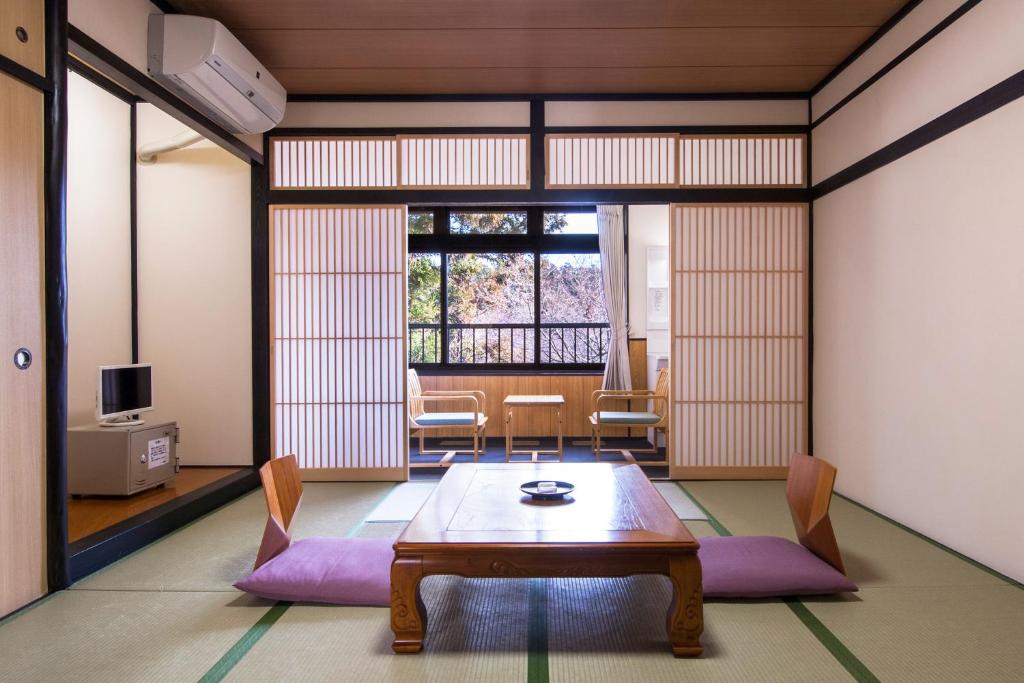 Nikko Tokanso Tatami Room Wooden Table