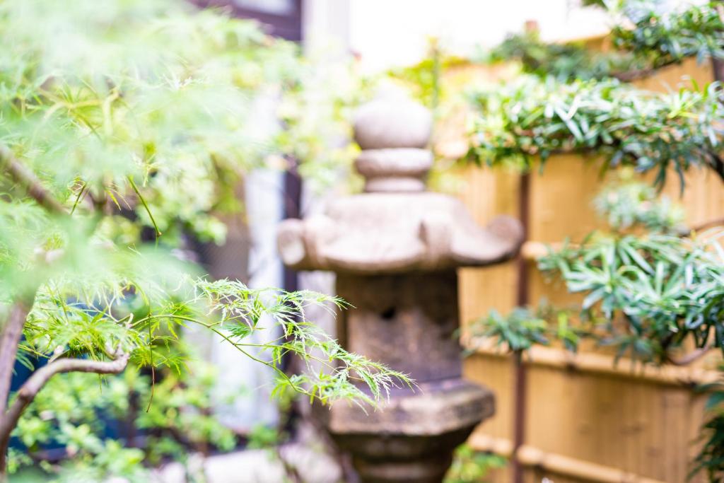 Nishikiro Garden Stone Lantern
