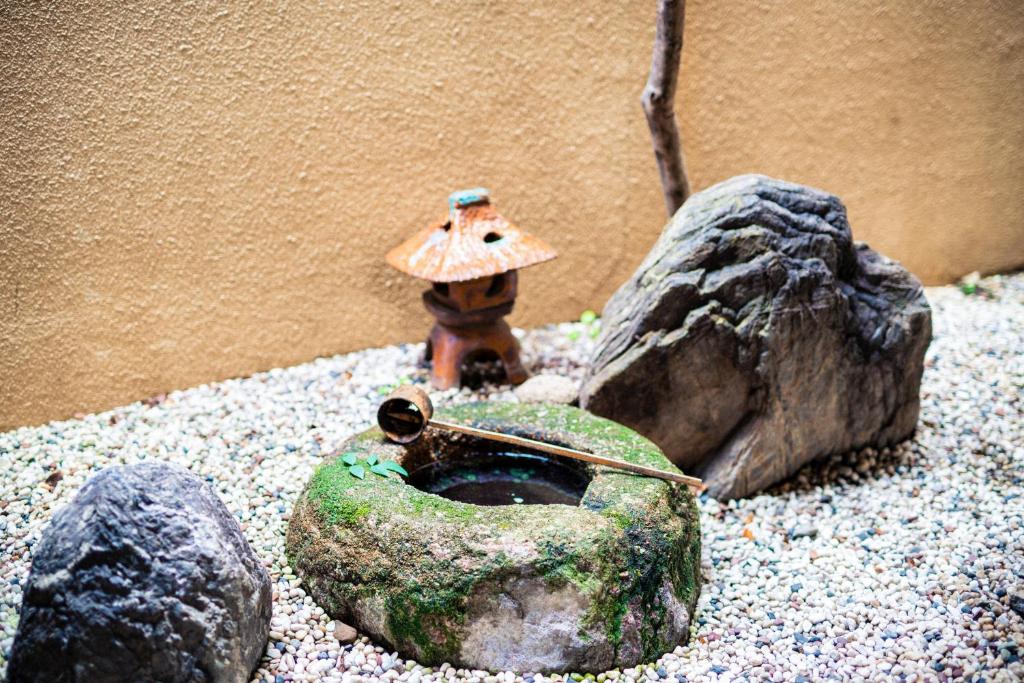 Nishikiro Stone Water Basin