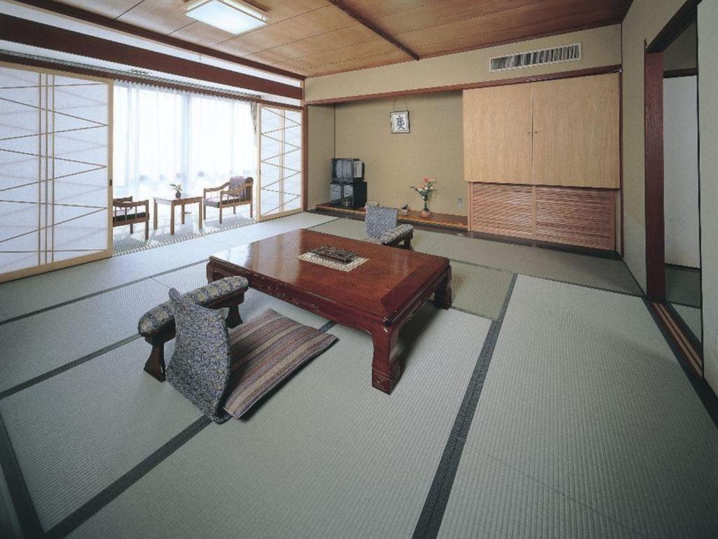 Nishiura Grand Hotel Kikkei Traditional Tatami Room
