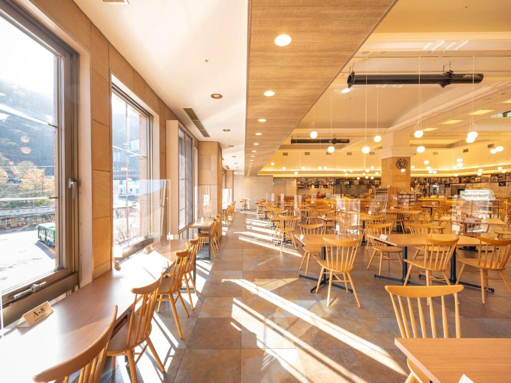 Noboribetsu Manseikaku Dining Area