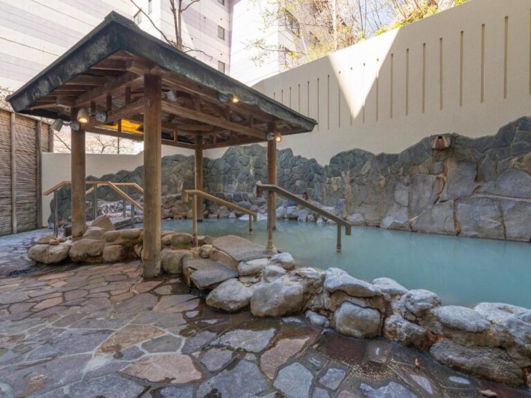 Noboribetsu Manseikaku Outdoor Onsen