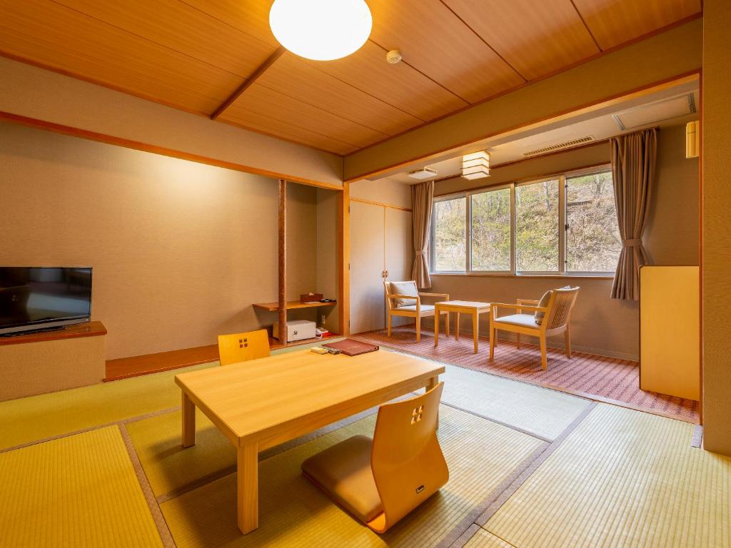 Noboribetsu Manseikaku Tatami Room Tea Table