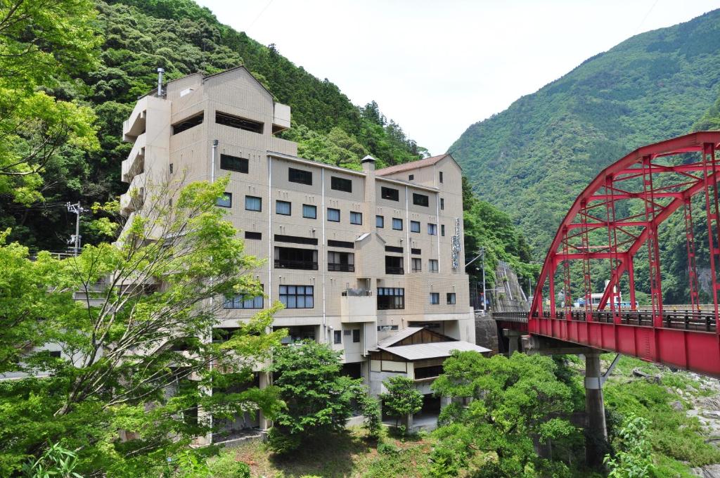 Obokekyo Mannaka Hotel River Bridge