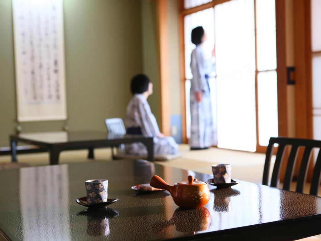 Ogiwarakan Tatami Room Tea Cups Kimono